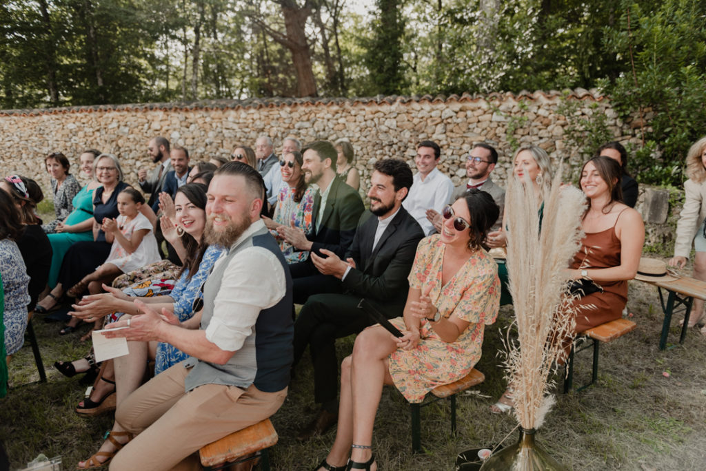 Invités applaudissant