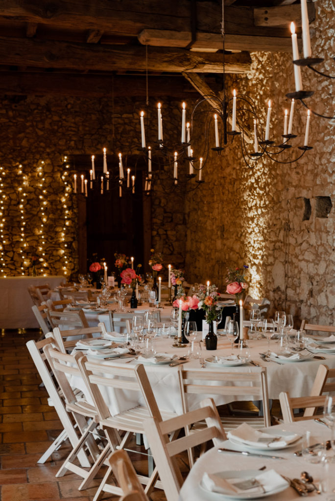 Décoration lumineuse dans la salle de réception