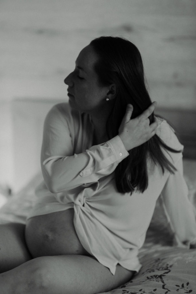 Future maman se recoiffant