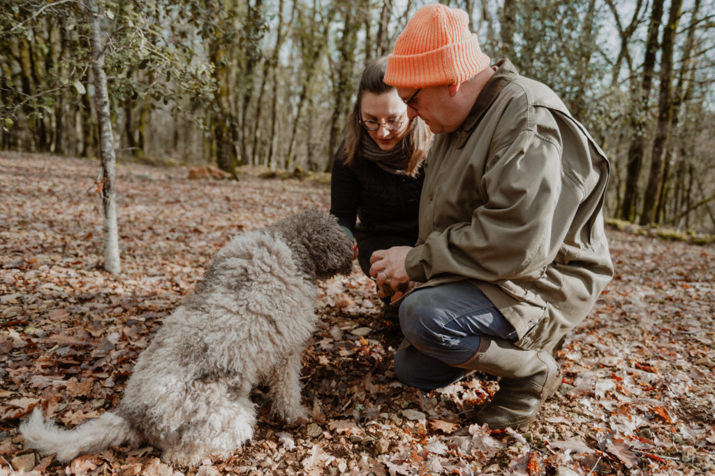 Truffilculteur avec son chien